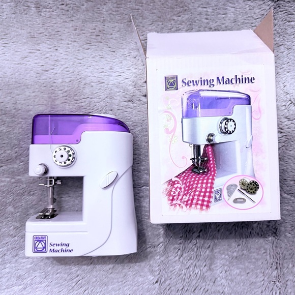 Creative mini Sewing Machine - Picture 3 of 7